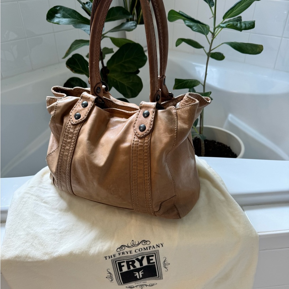 Frye Melissa Tote in Beige